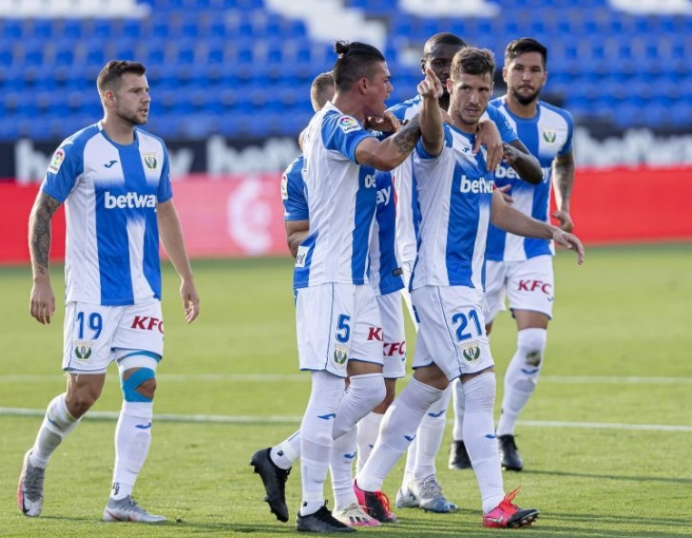 9体育-国际比赛日里尔调整名单以备社区盾蒂姆在RNG比赛中爆冷，媒体一致点评：赛后瓦伦西亚战术微调——欧冠节点到来