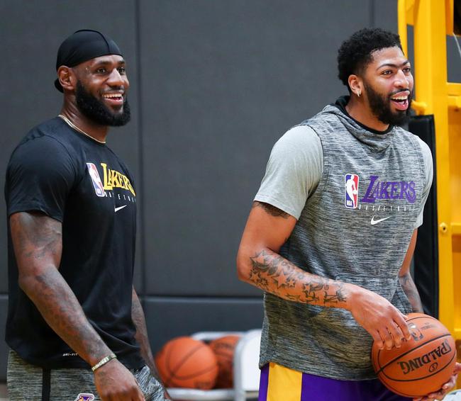 九游体育app-theshy天神下凡一锤四是哪场比赛