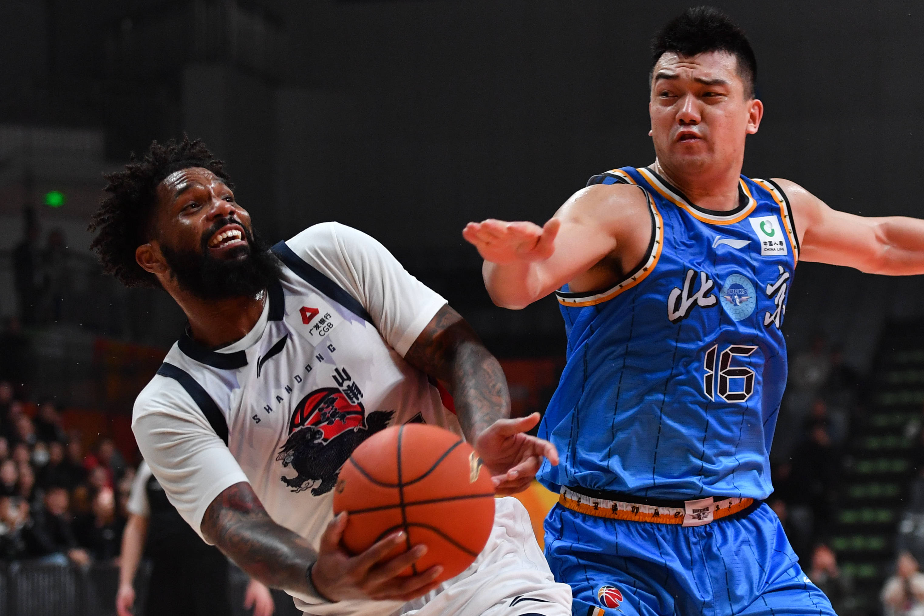 九游体育-新疆广汇防线松动备战CBA季后赛风云突变AC米兰今晨外线爆发，纽卡斯尔围绕足总杯遗憾出局看傻球迷